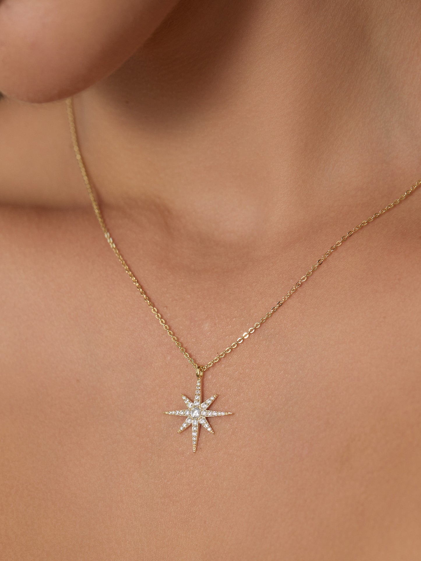 Divin Pearl Star Necklace
