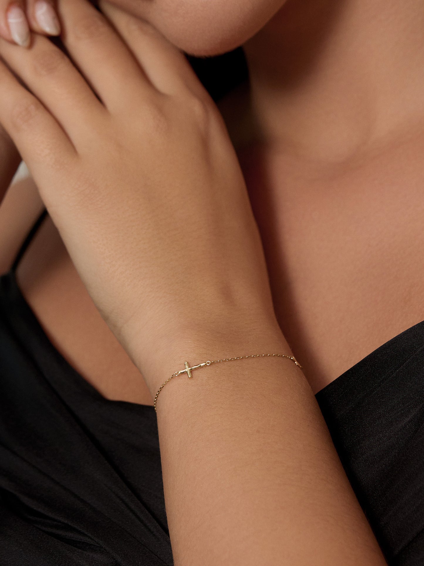 Charmant Cross Bracelet