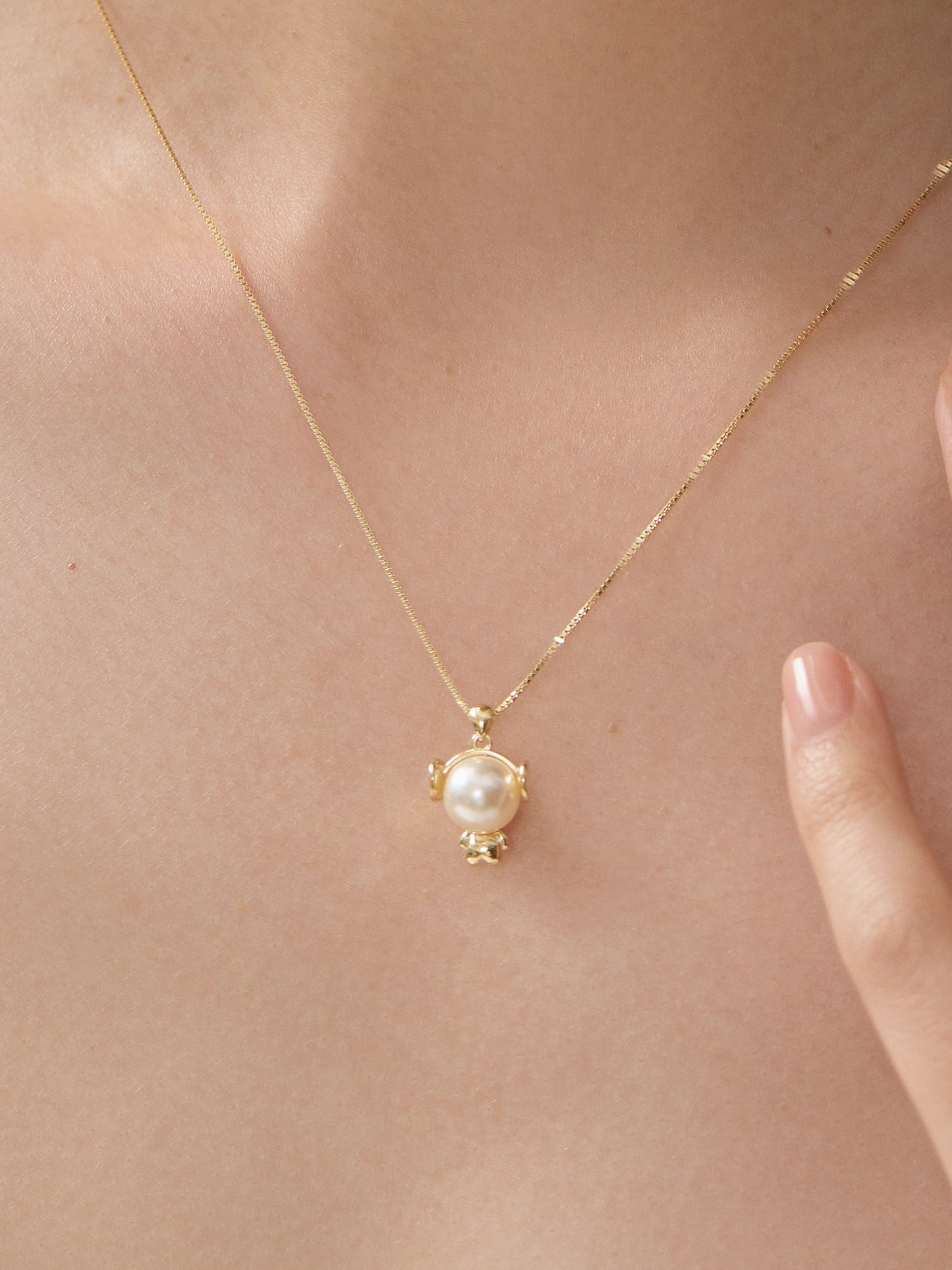 14K Gold Platted Pearl Spaceman Necklace